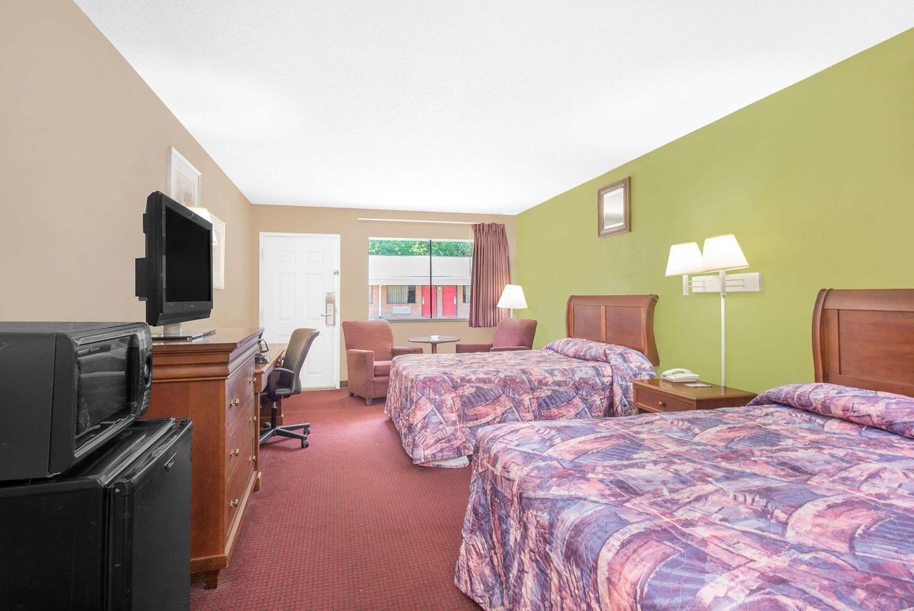 Hotel Express Anniston/Oxford Екстер'єр фото